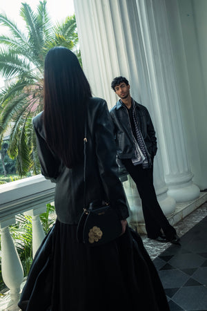 Emblem Wash Scarf Black